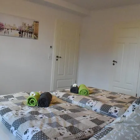 Gaestehaus Burgblick بيت ضيافة نويشتات-غليفه