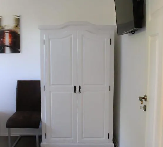 Gaestehaus Burgblick Bed & Breakfast 3*